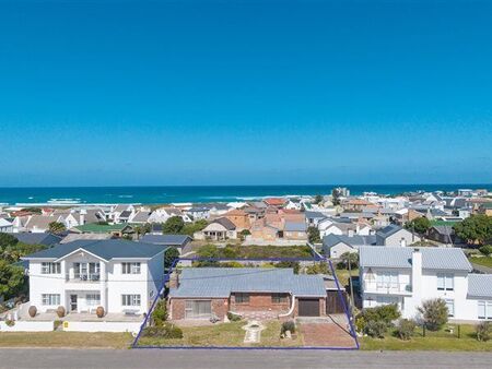 3 Bedroom House in Struisbaai