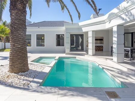 4 Bedroom House in West Beach