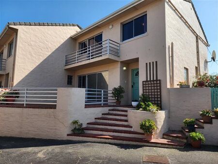 3 Bedroom Townhouse in Bloubergstrand
