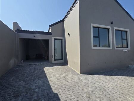 2 Bedroom House in Burgundy Estate