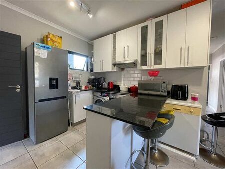 3 Bedroom Apartment in Waterfall