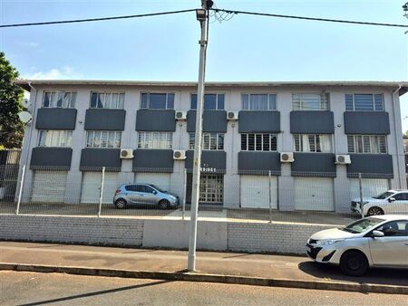 3 Bedroom Apartment in Essenwood