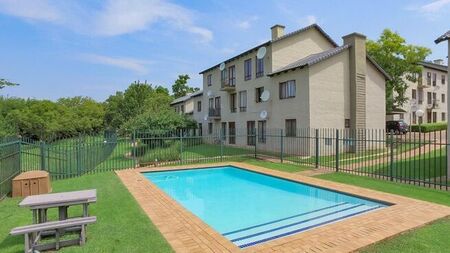 Bachelor Apartment to rent in Paulshof, Sandton