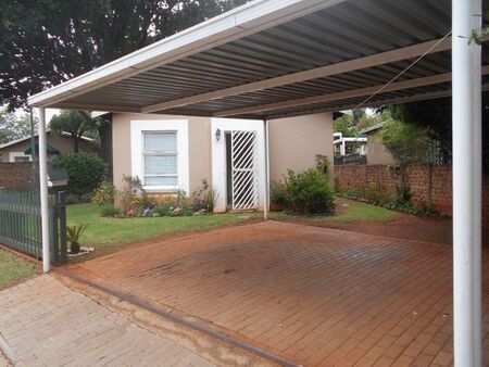 2 Bedroom townhouse - freehold to rent in Fairland, Randburg