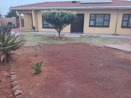 3 Bedroom house to rent in Vosloorus, Boksburg