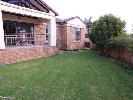 3 Bedroom townhouse - sectional to rent in Moreleta Park, Pretoria
