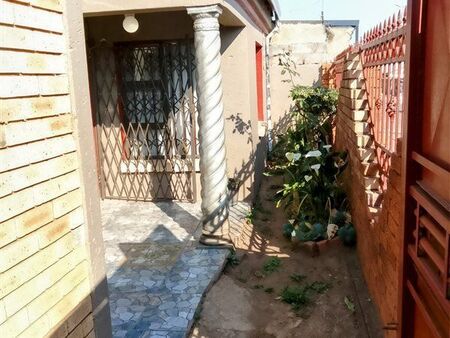 2 Bedroom House in Phiri