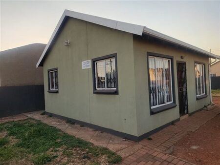 2 Bedroom House in Protea Glen