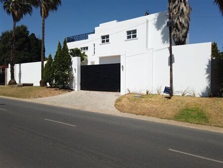 4 Bedroom House in River Club