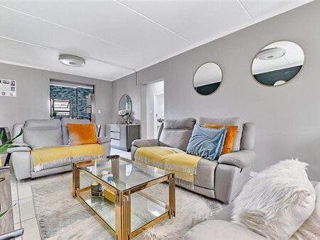 3 Bedroom Apartment in North Riding Ah