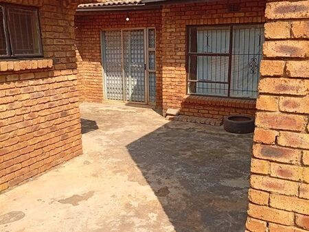 3 Bedroom House in Katlehong