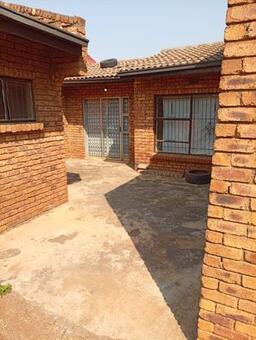 3 Bedroom House in Spruit View