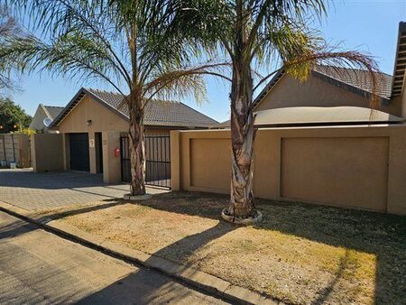4 Bedroom House in Glen Marais