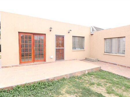 Studio apartment in Van Riebeeck Park