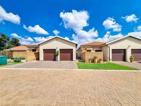 3 Bedroom Townhouse in Pomona
