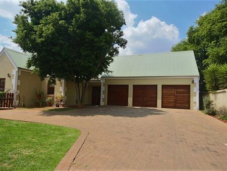 3 Bedroom House in Eldoraigne