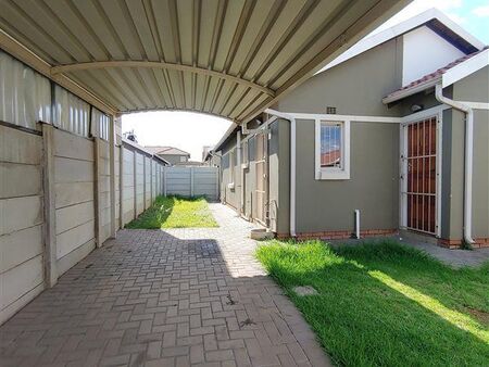 3 Bedroom Simplex in Albertsdal