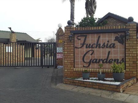 3 Bedroom Townhouse in Eldoraigne