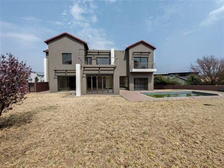 5 Bedroom House in Copperleaf