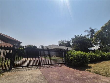 4 Bedroom House in Rooihuiskraal