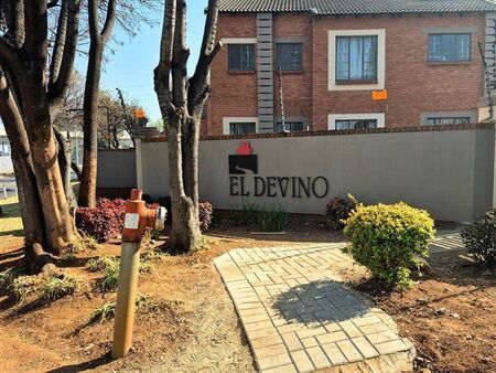 3 Bedroom Apartment in Die Hoewes