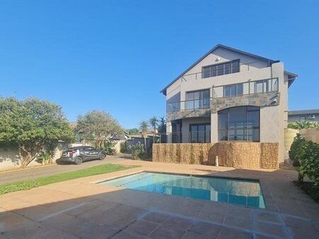 7 Bedroom House in Sheffield Beach