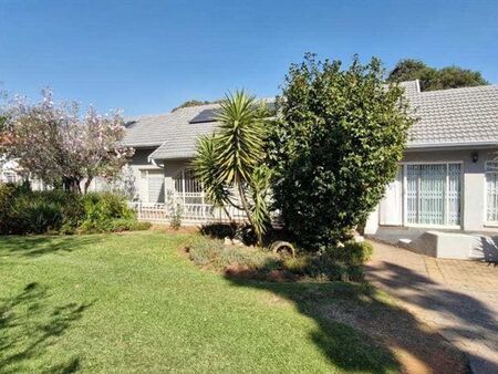 4 Bedroom House in Constantia Kloof