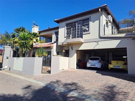 4 Bedroom Townhouse in Amorosa