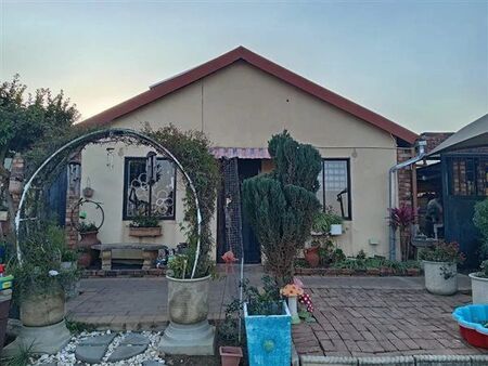 2 Bedroom House in Lotus Gardens