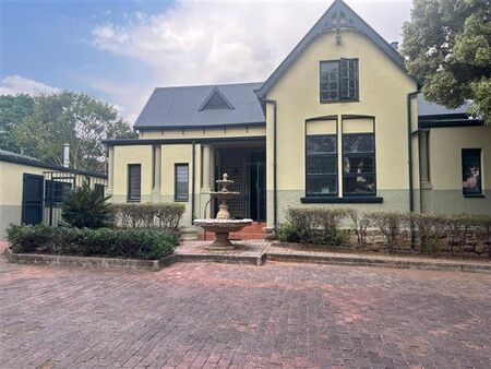 9 Bedroom House in Sunnyside