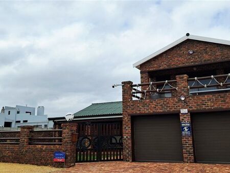 4 Bedroom House in De Kelders