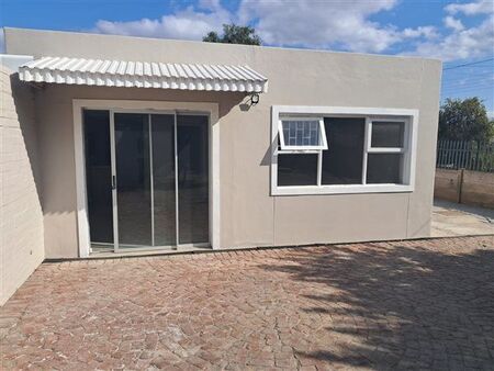 2 Bedroom Apartment in Oudtshoorn