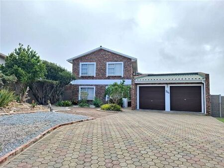4 Bedroom House in Menkenkop