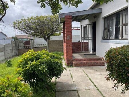 1 Bedroom House in Grassy Park