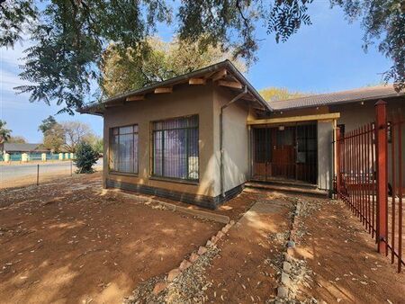 2 Bedroom House in Beaconsfield