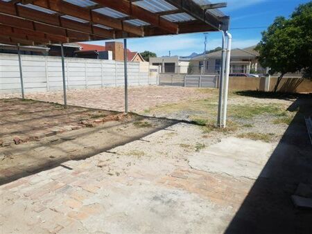 2 Bedroom House in Grassy Park