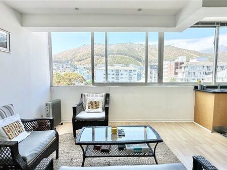 1 Bedroom Flat in Sea Point