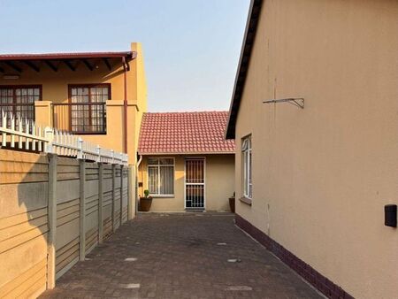 1 Bedroom flat to rent in Secunda