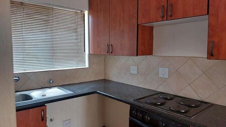 1 Bedroom bachelor apartment to rent in Little Falls, Roodepoort