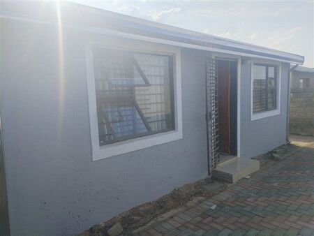 2 Bedroom House in Senaoane