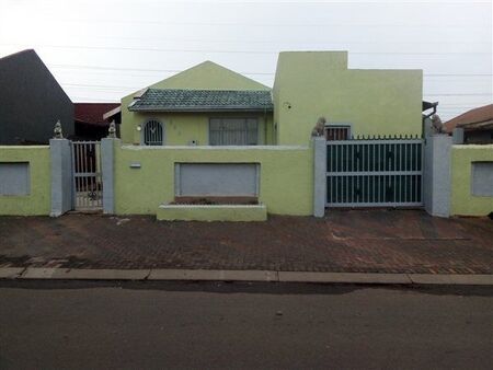 3 Bedroom House in Protea North