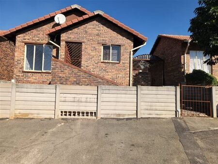 2 Bedroom Cluster in Mondeor