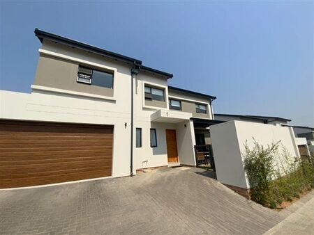 4 Bedroom House in Jackal Creek Golf Estate