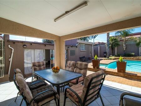 4 Bedroom House in Linmeyer