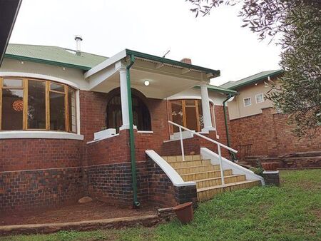 2 Bedroom House in Kensington