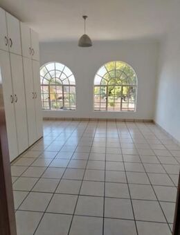 1 Bedroom House in Kensington