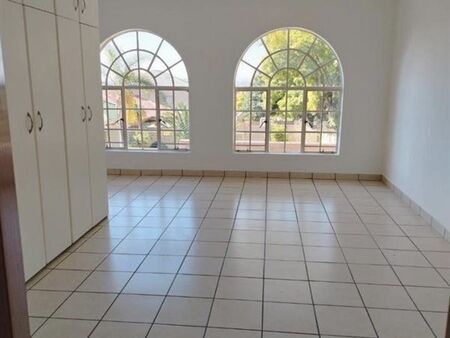 1 Bedroom House in Kensington