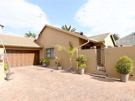 3 Bedroom House in Kensington