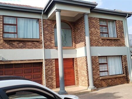 3 Bedroom Townhouse in Van Riebeeck Park