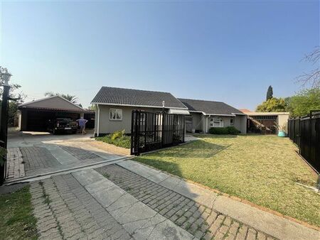4 Bedroom House in Dalpark